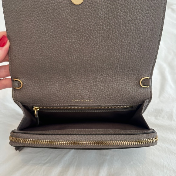 Tory Burch McGraw Wallet Crossbody - Picture 4 of 9
